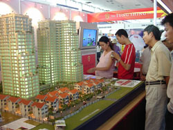 Kéo bất động sản về giá trị thực